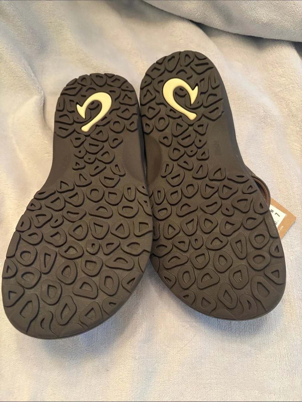 OluKai Men's Brown and Gray Leather Flip-Flops